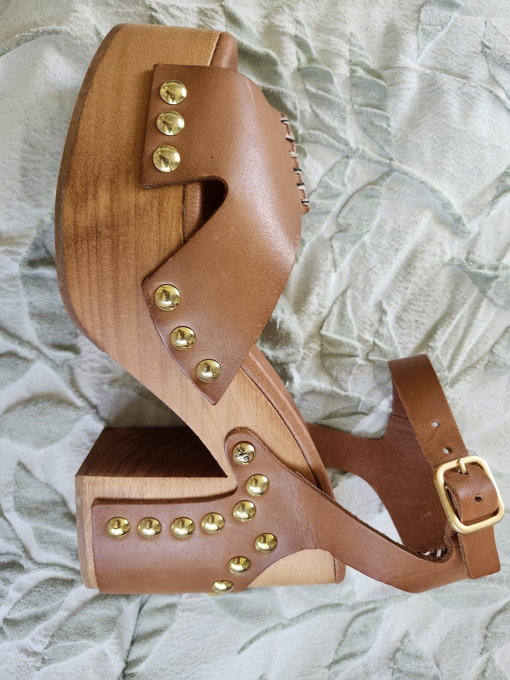Women’s Tan Leather Platform Sandals with Gold Studs